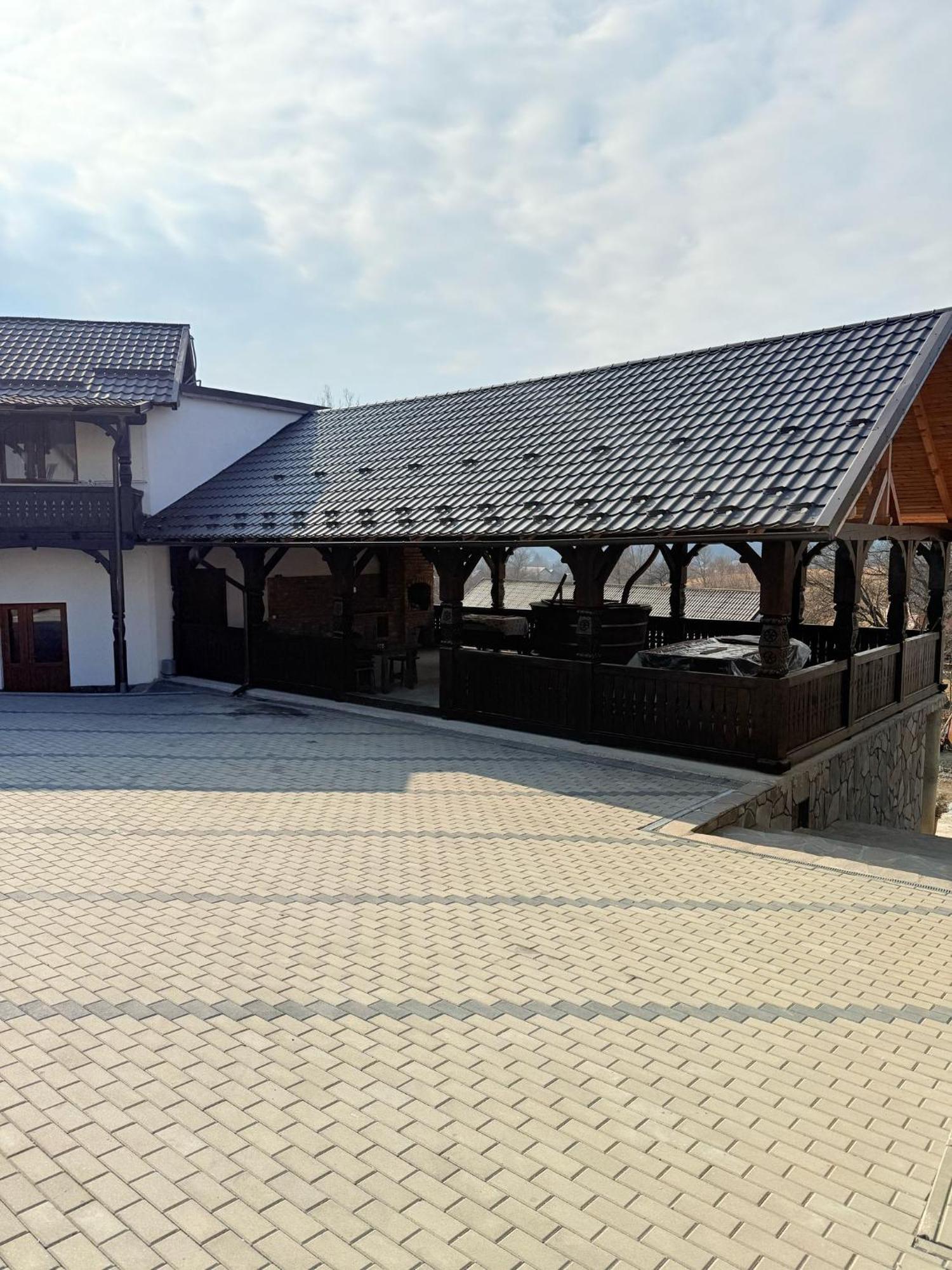 Gospodaria Klaus Rozavlea Exterior photo